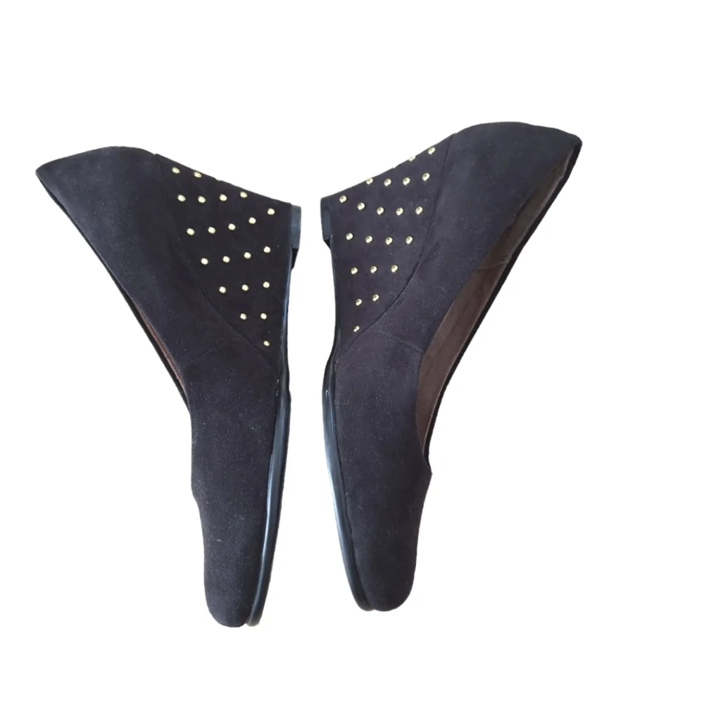 Aerosoles Women's Plum Tree Black Suede Studded Wedge Heels Pumps Like New sz7